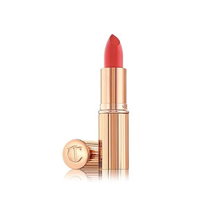 Charlotte Tilbury K.I.S.S.I.N.G Lipstick - Moisturizing &amp; Hydrating Lipstick with Light-Diffusing Pigments for a Luminous Finish &amp; Fuller-Looking Lips