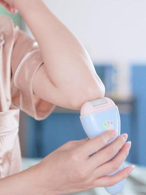 Professional Manicure Pedicure Cordless Electric Nail File Portable Foot File Callus Remover Removes Hard &amp Cracked Dead Skin Hand Foot Care Tool for Nail Grind Trim Polish(White)