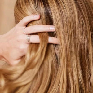 khadi MEDIUM BLONDE Natural Hair Color - Dips your hair in a warm medium blonde with velvety color reflections - 100% herbal &amp natural - 3.5 oz