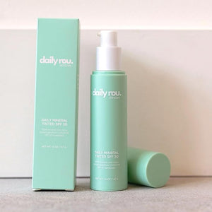 DailyRou Daily Mineral Skincare ? Hydrating &amp Brightening Face Sunscreen for Men &amp Women ? Lightweight Non-Greasy Formula for Healthy Smooth Glowing Skin (Tinted)